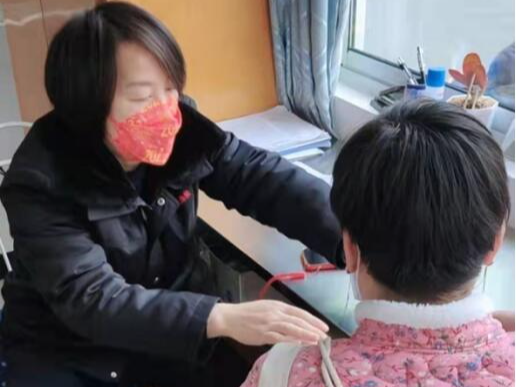 春运路上正能量  助人为乐暧人心