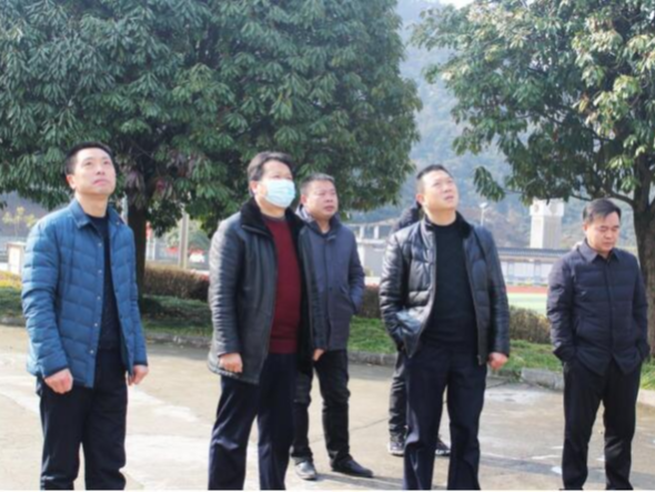 县教育局督办检查深河乡春季开学准备工作