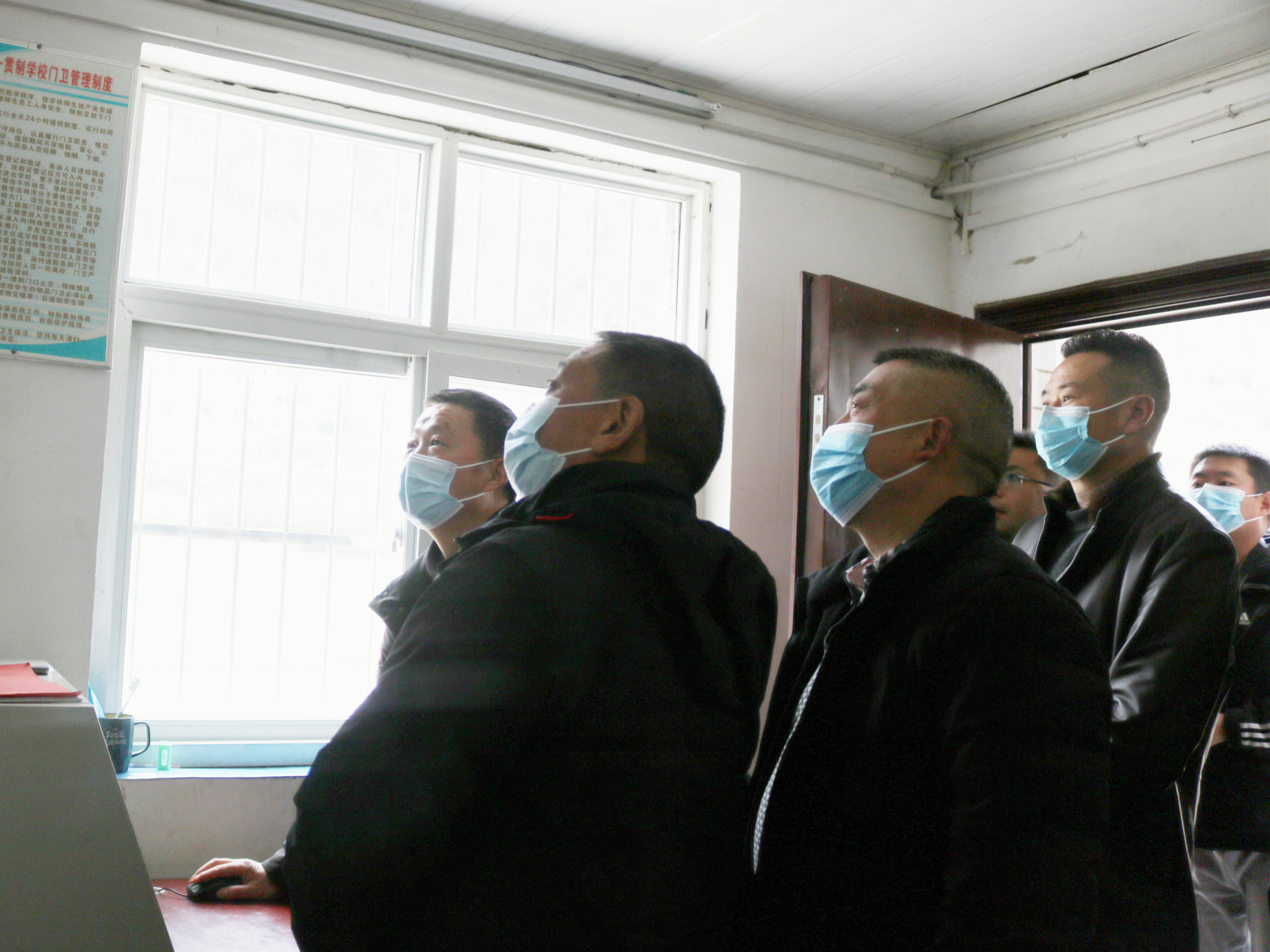 县委政法委平安办督查柳林乡学校安全工作