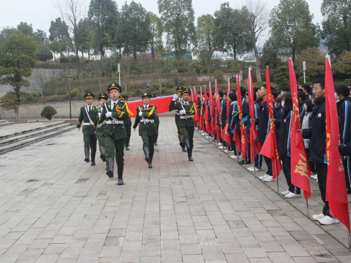 竹山一中：表彰先进鼓干劲 开学典礼谋开篇