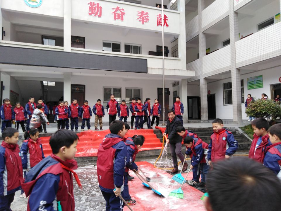 公祖小学春季开学大清扫