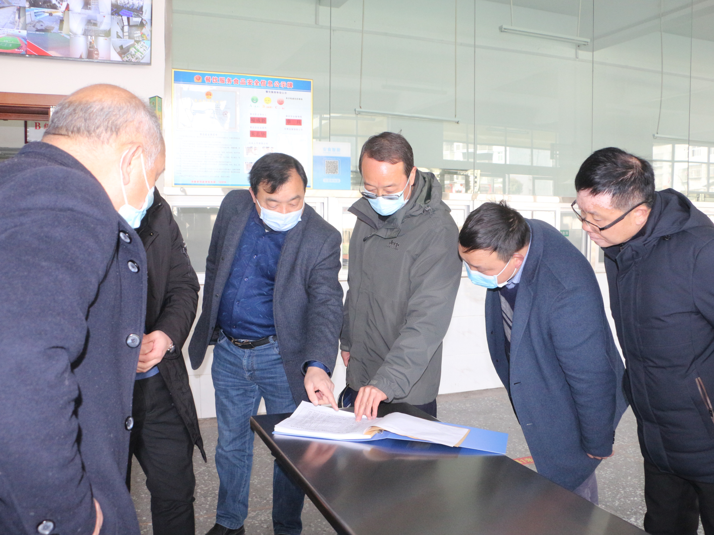 县疫情防控指挥部深入溢水镇学校督查疫情防控