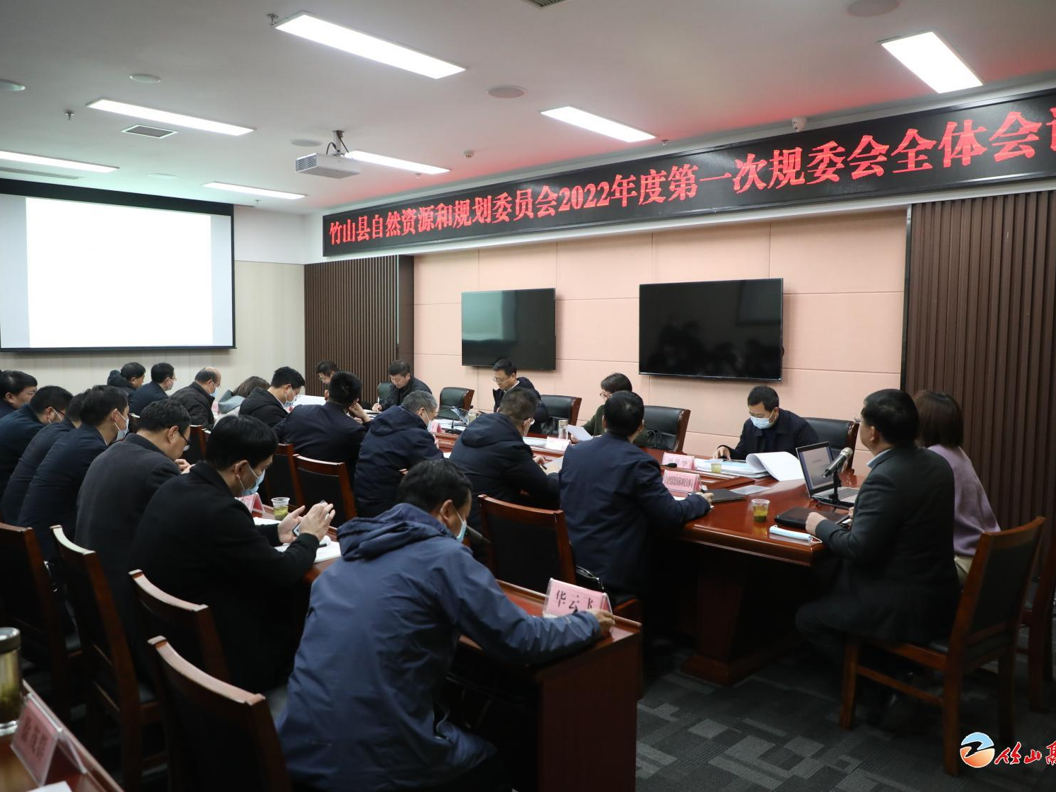 陈建平：突出规划引领 强化要素保障 服务高质量发展