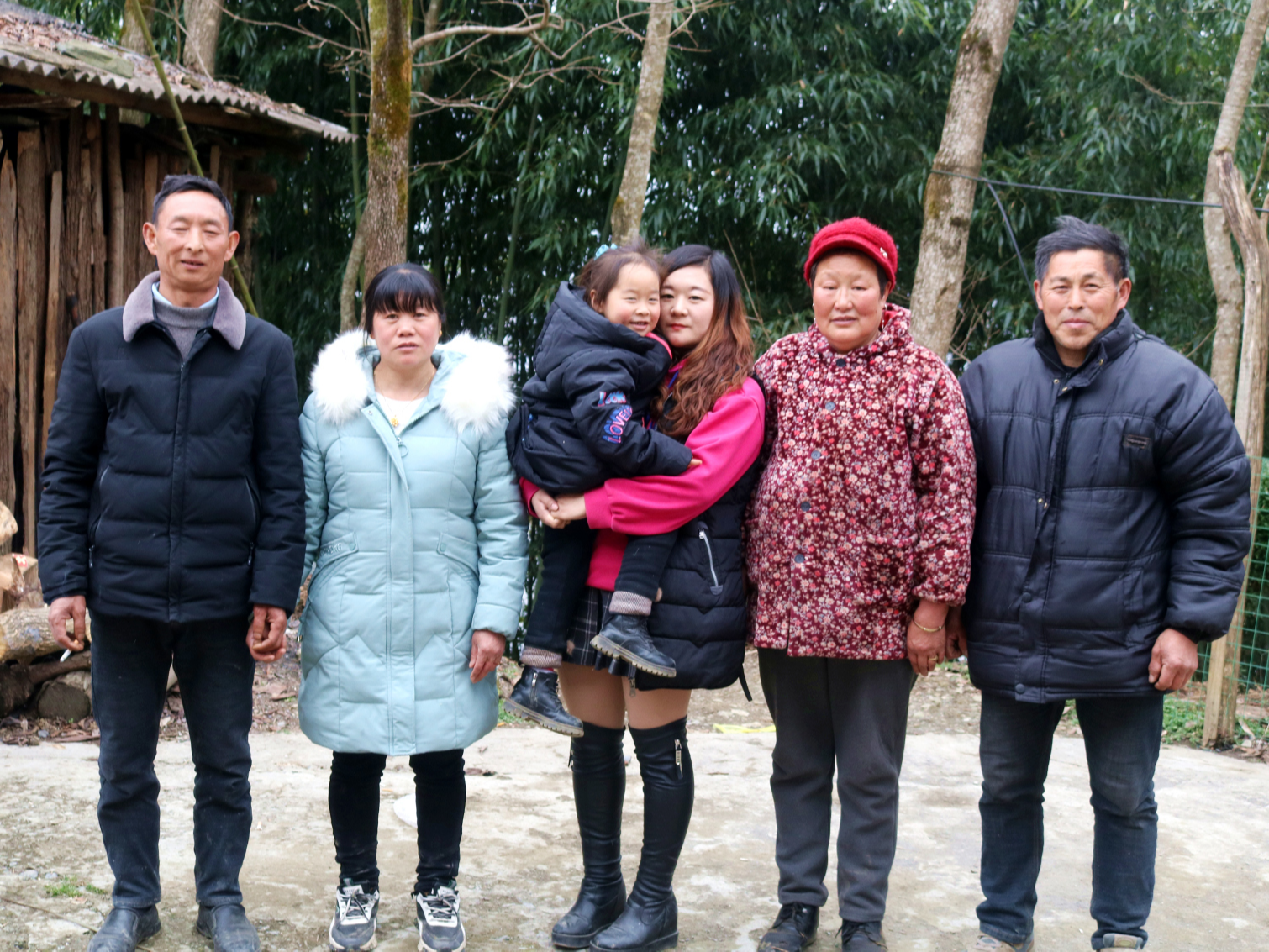 柳林乡中心学校组织开展“相守全家福”活动