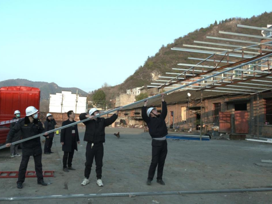 縣城管執(zhí)法局依法拆除兩處違建