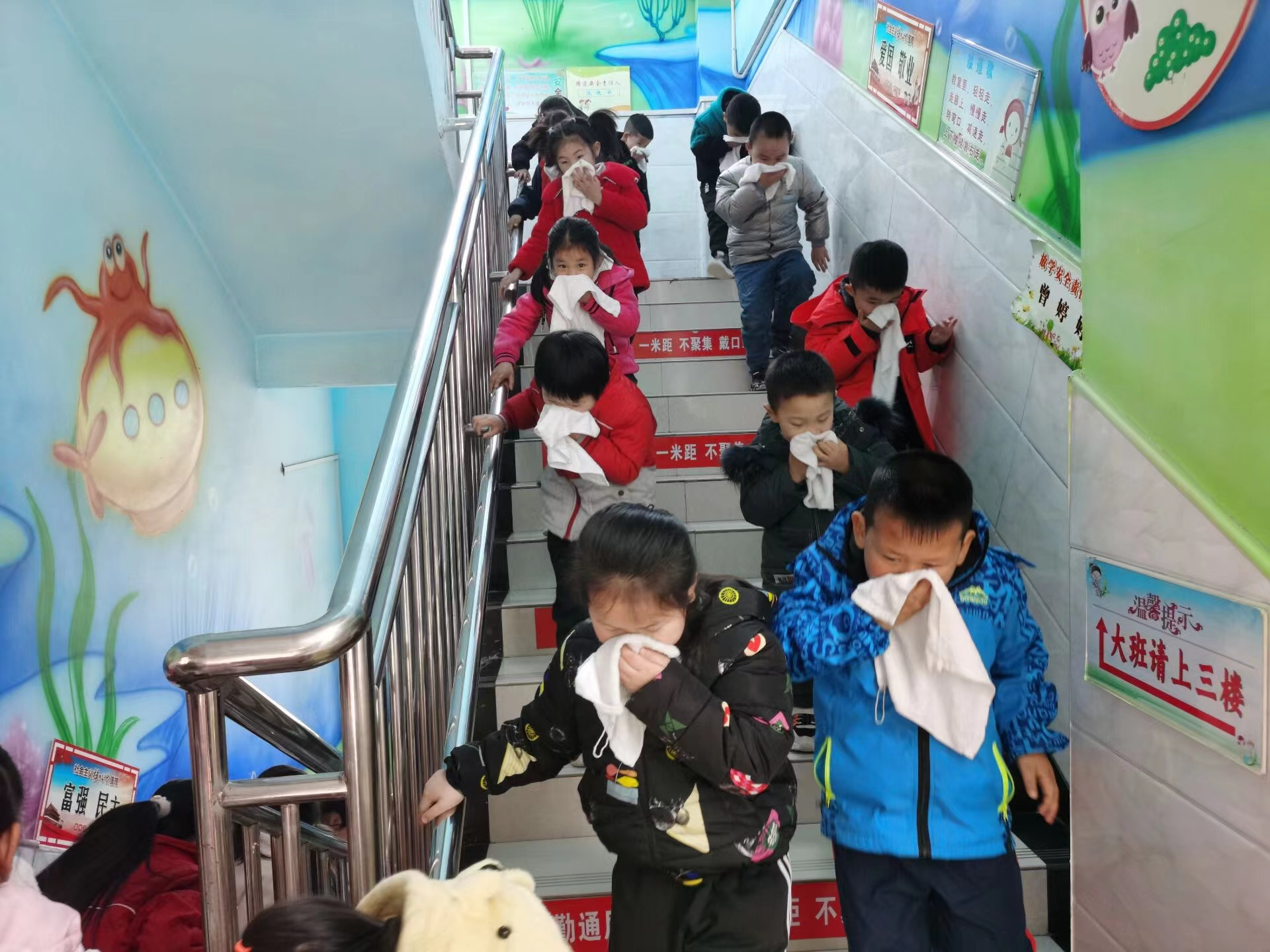 城关镇中心幼儿园开展消防演练活动