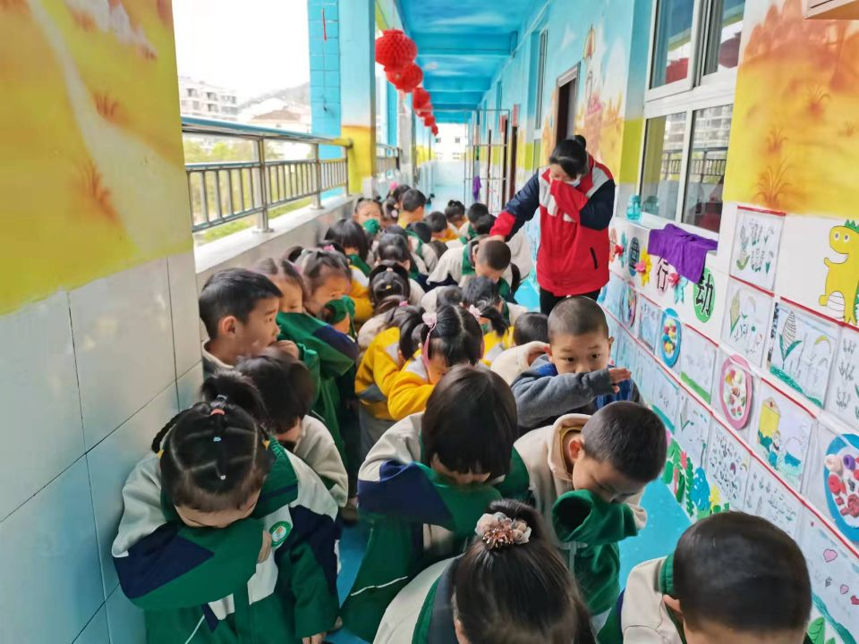 溢水中心幼儿园：开展疏散和消防演练活动