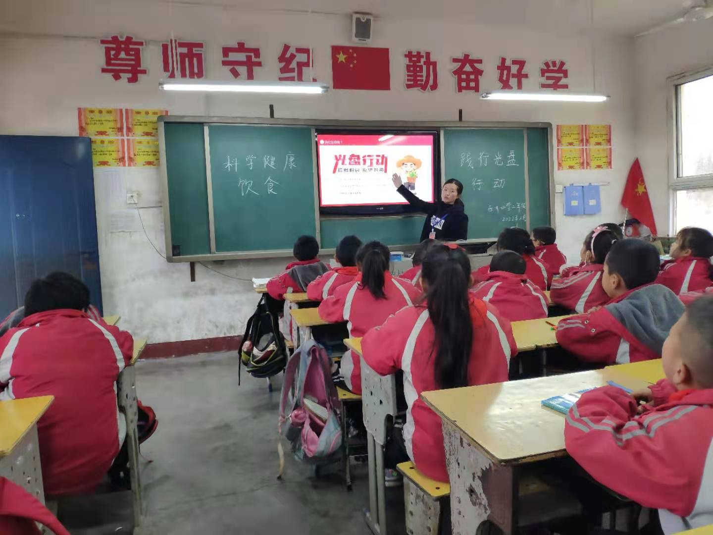 溢水东川小学：倡导“光盘行动”营造文明新风尚