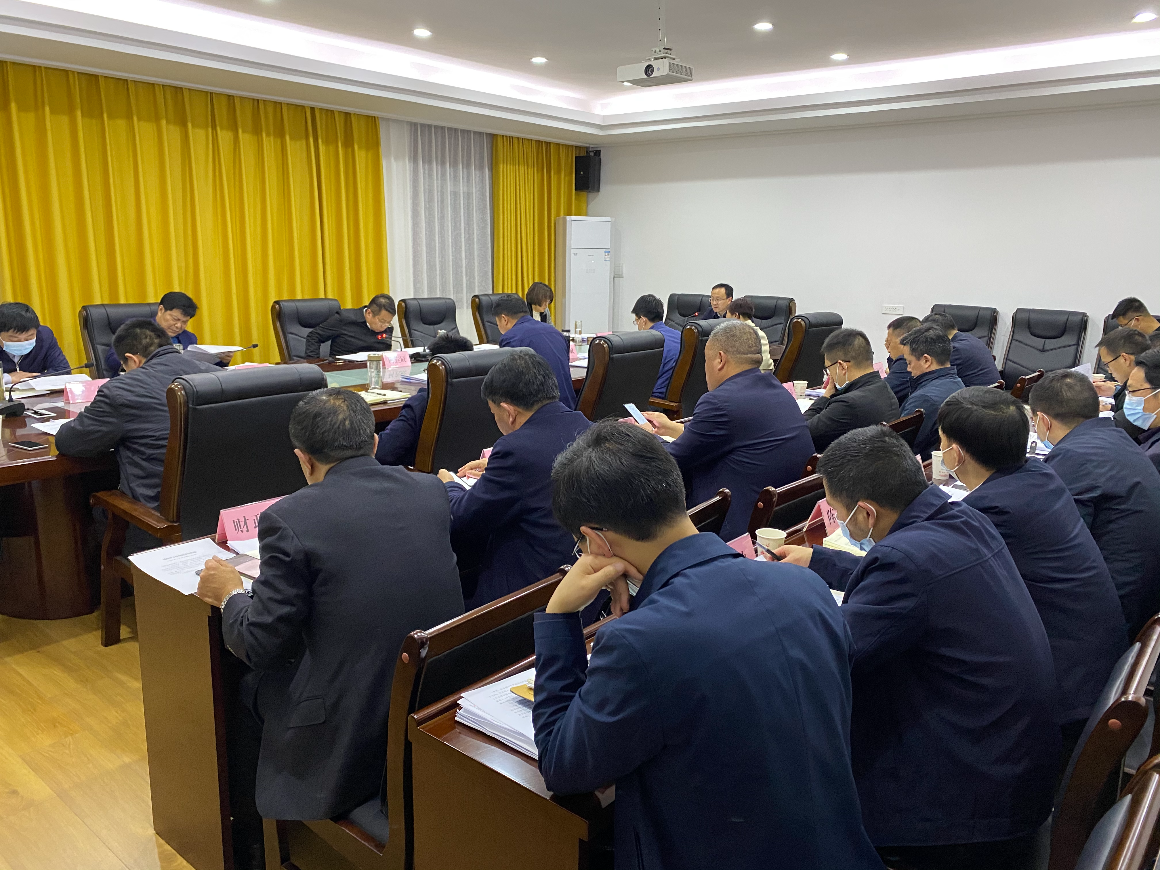 县政府工作例会安排部署重点工作