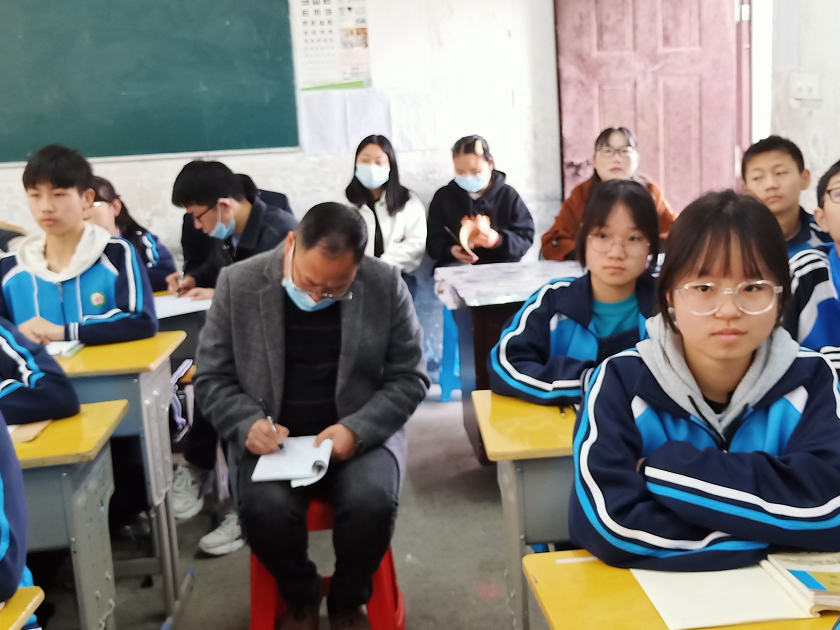 县教研室深入宝丰中学开展教学视导