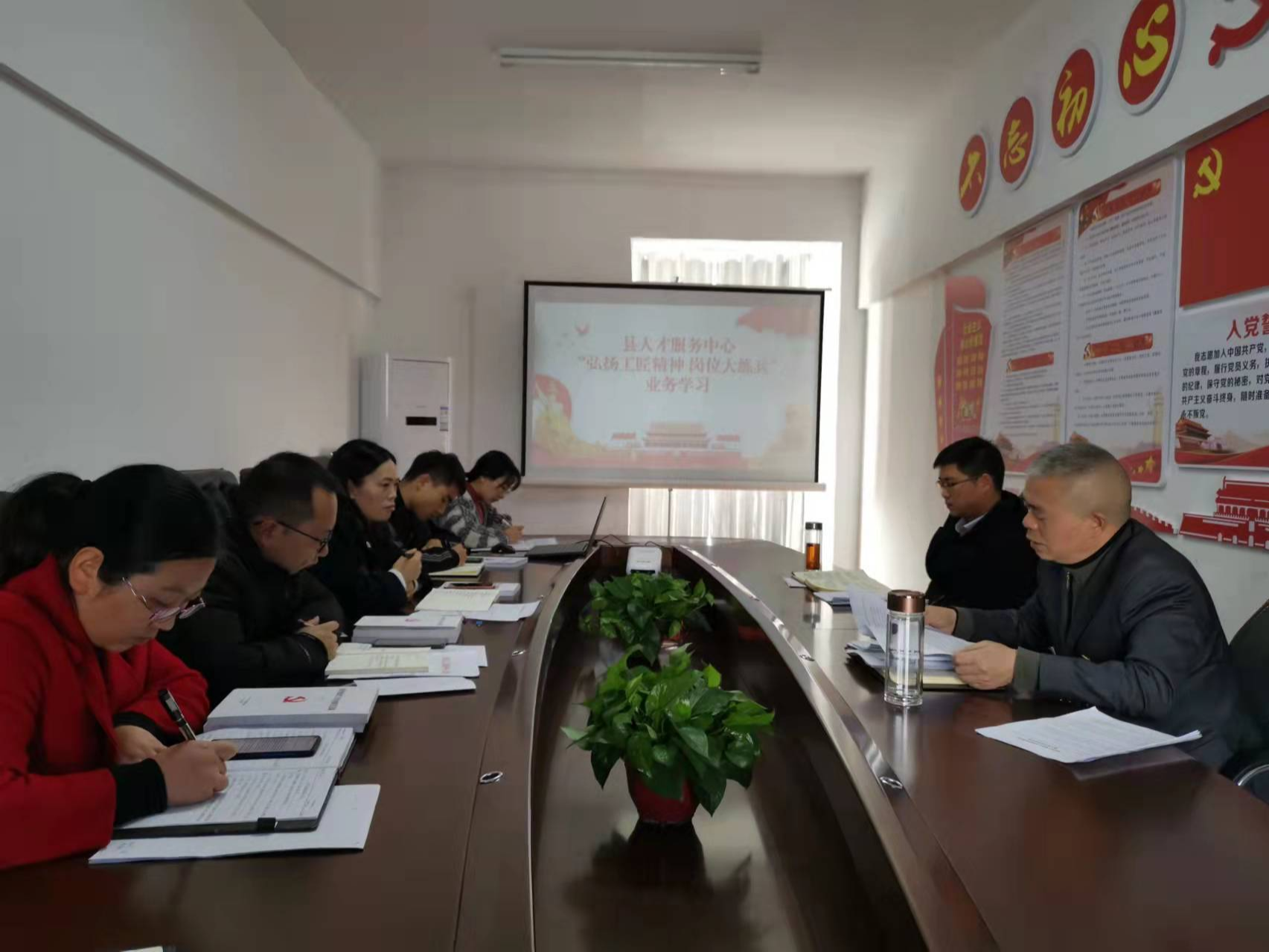 县人才服务中心：扎实开展理论学习  夯实岗位练兵基础