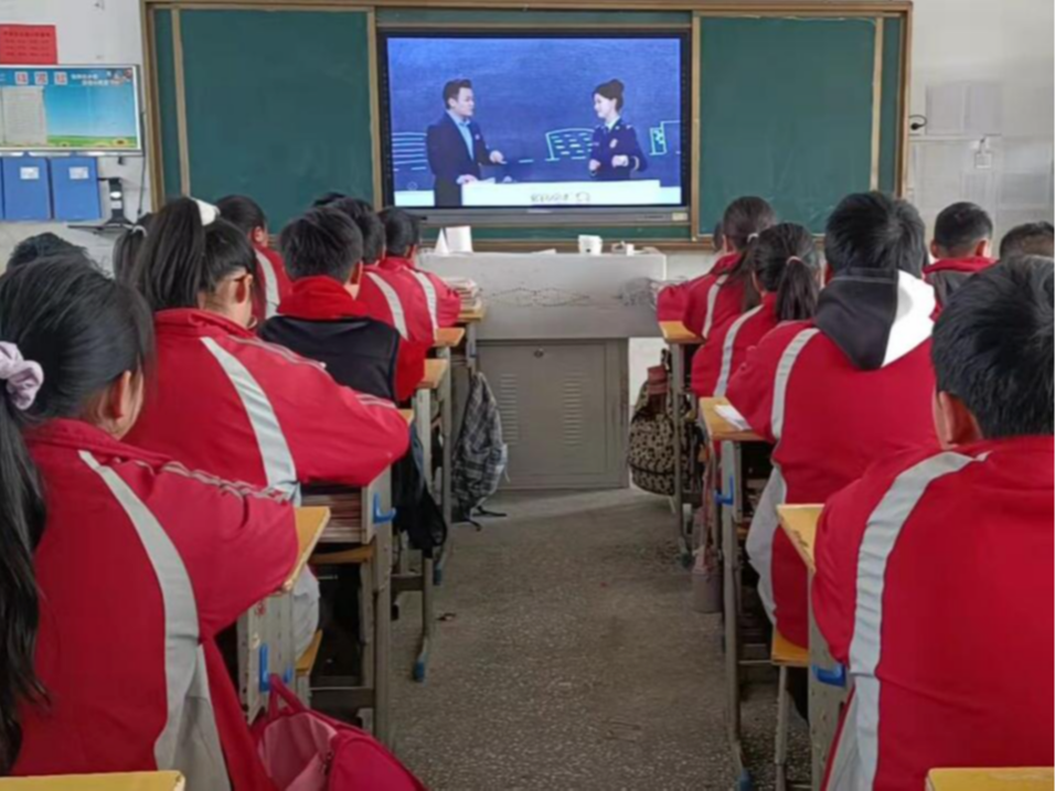 溢水组织师生收看消防安全公开课网络直播