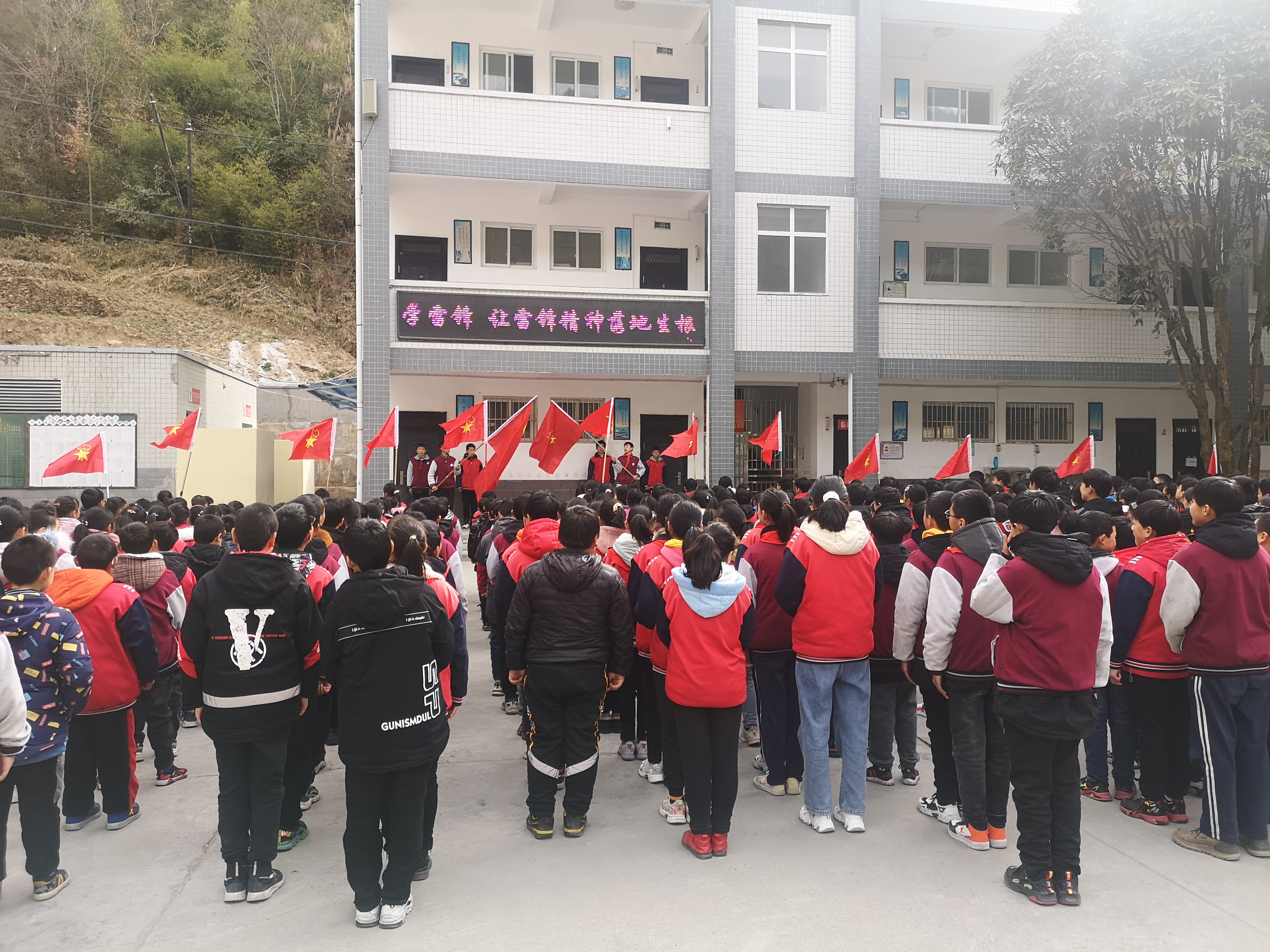 双台九年制学校开展“学雷锋纪念日”主题教育活动