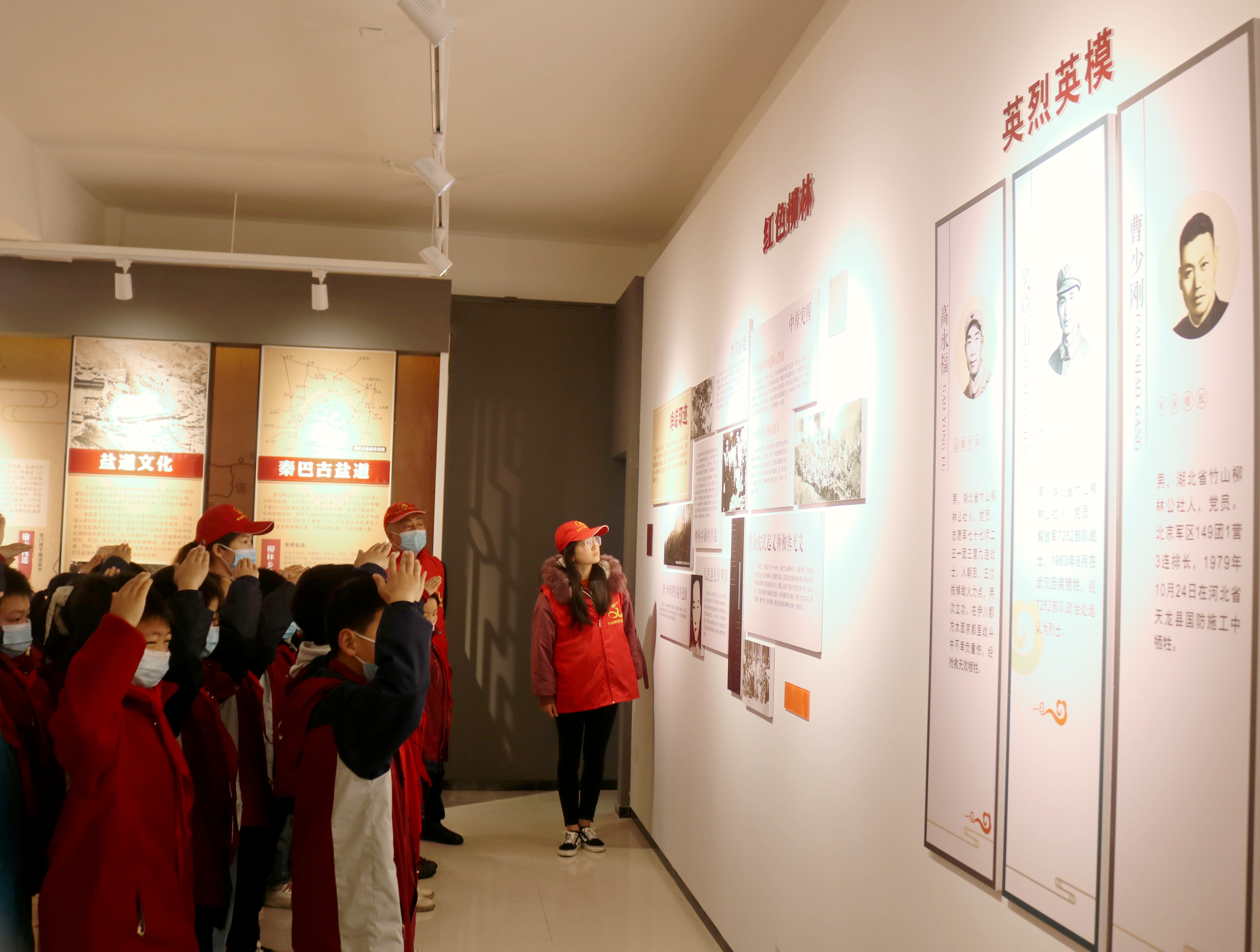 柳林乡中心学校开展“清明祭英烈”主题教育活动