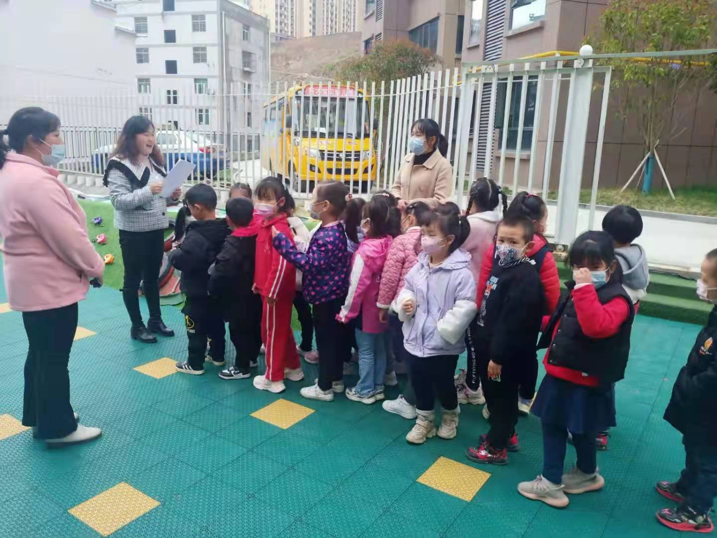 城关镇英才宝贝幼儿园开展校车消防安全演练活动