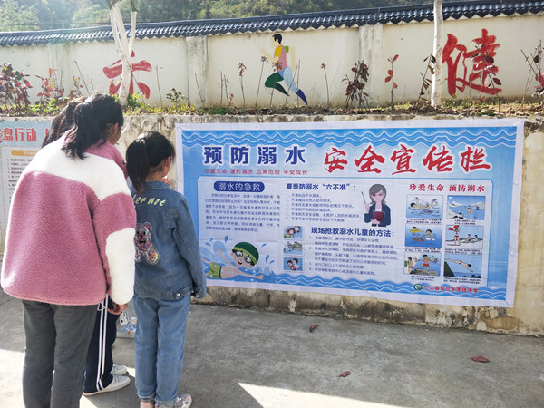 双台乡各学校形式多样讲安全