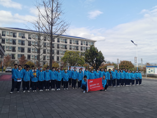 竹山一中150名优秀贫困学子喜领爱心助学金