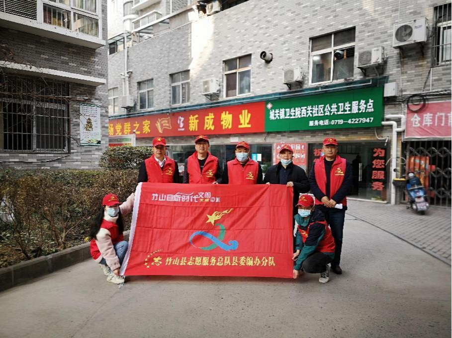 县委编办到包联社区开展文明创建工作
