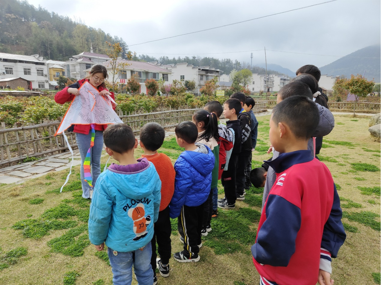 小小风筝  牵起梦想