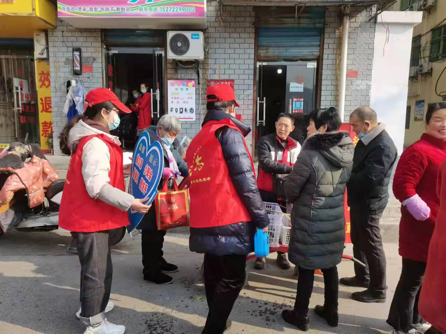 縣行政審批局“三到位”抓實社區疫情防控