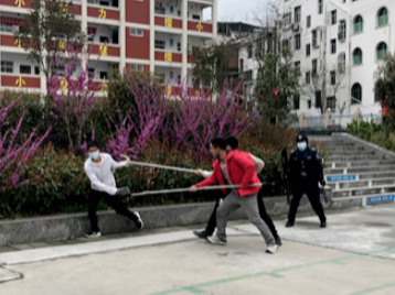 擂鼓镇小学开展防恐防暴演练筑牢安全防线
