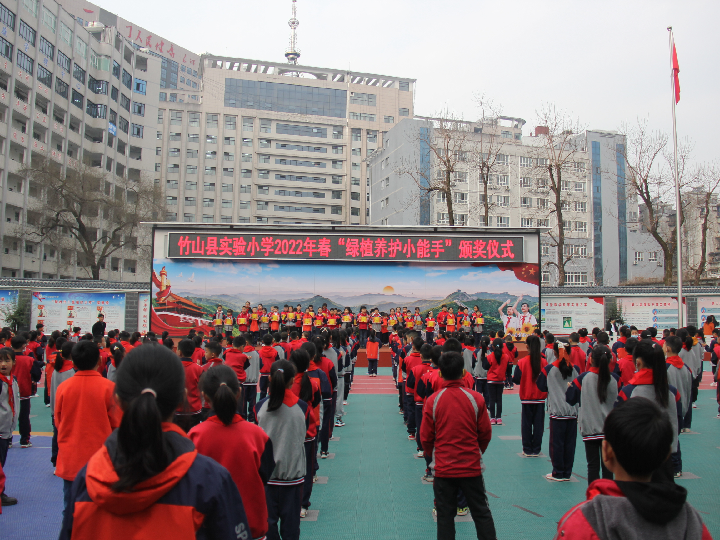 县实验小学开展“呵护绿色，扮靓校园”系列活动