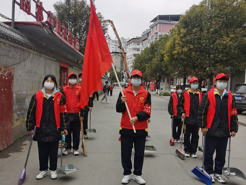 竹山二中开展“学雷锋”系列活动