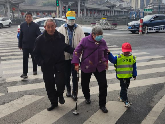 天慧幼儿园开展“扬雷锋精神 做时代新人”系列活动