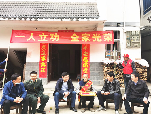 得勝鎮(zhèn)：慰問榮立“三等功”現(xiàn)役軍人家屬
