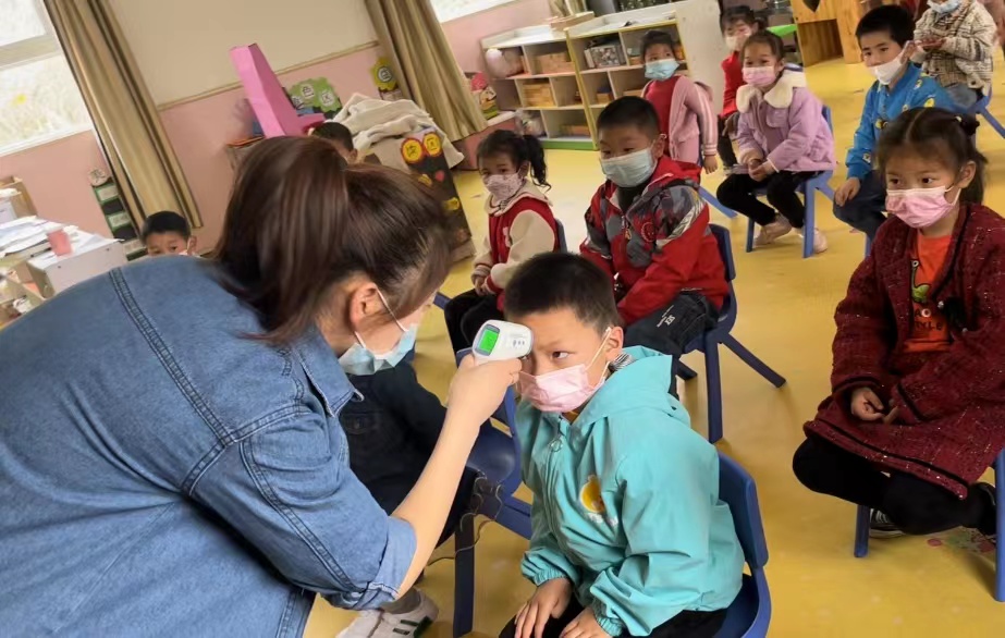 擂鼓鎮(zhèn)護(hù)駕幼兒園開展疫情防控應(yīng)急演練活動(dòng)