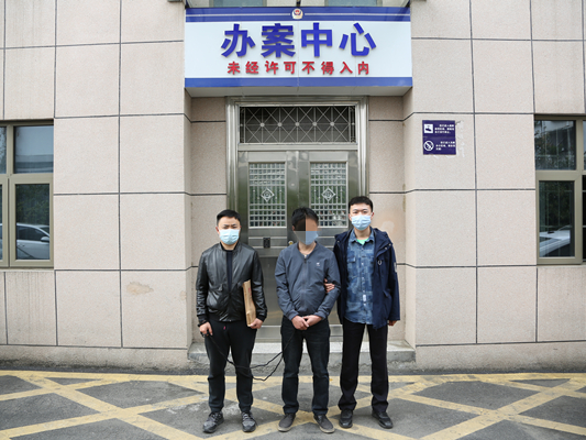县公安局破获系列技术开锁入室盗窃案