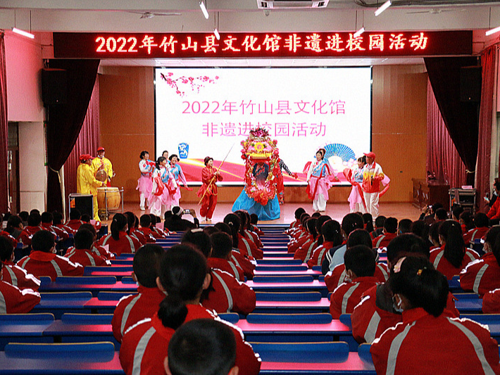 张振武小学开展“戏曲进校园”活动