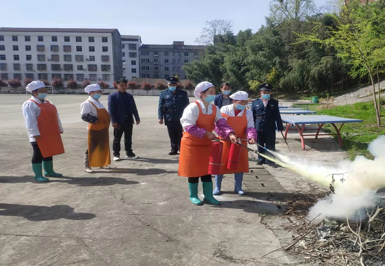 秦古镇中心学校：对标销号自查整改促提高