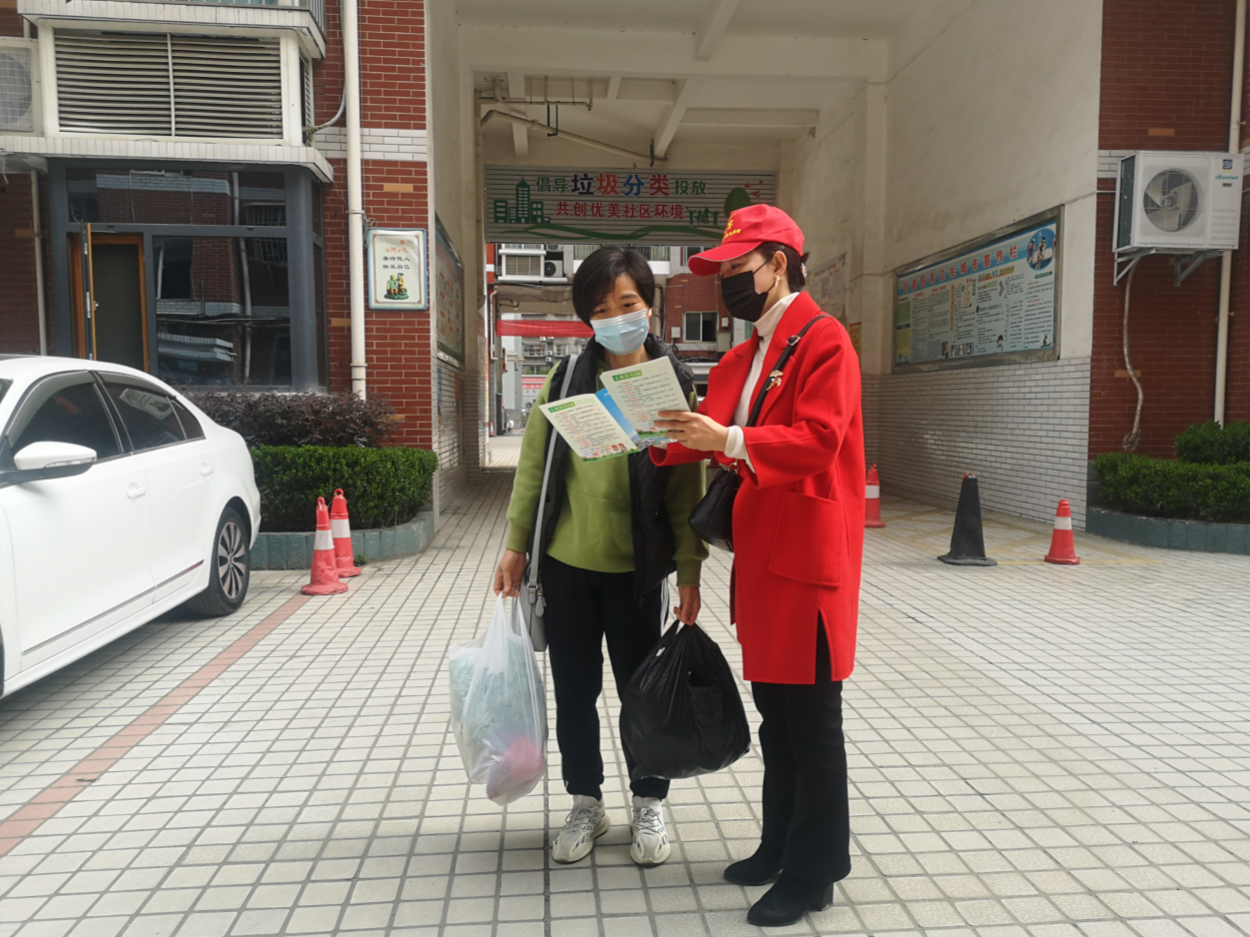 县高腔剧团志愿服务队助力社区“六乱整治”