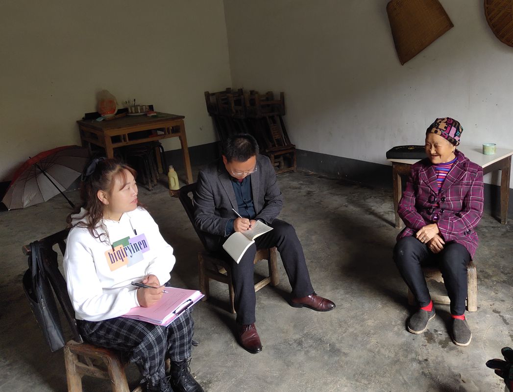 秦古镇中心学校：落实户户到  足印八十家