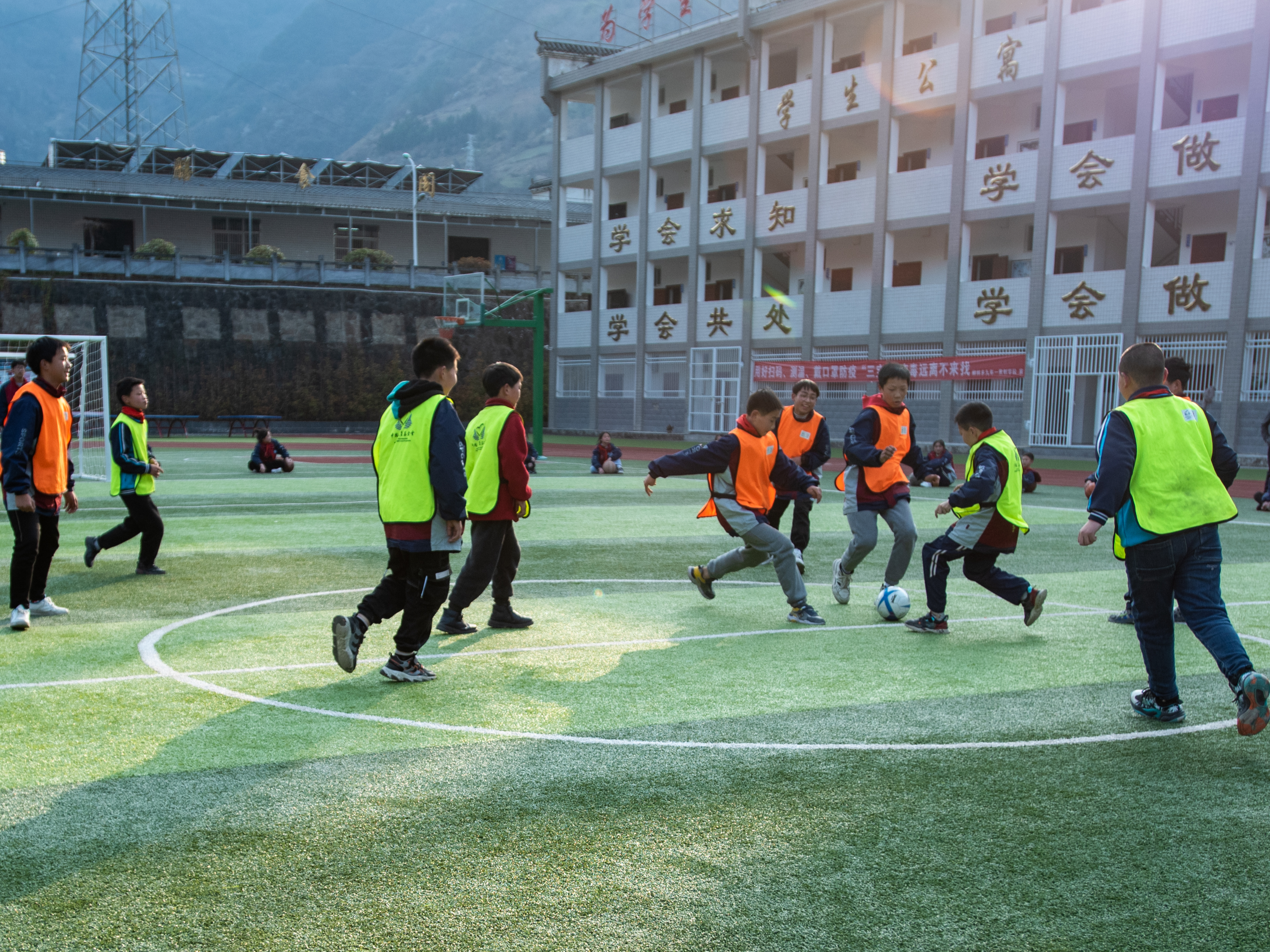 柳林乡中心学校：放飞足球梦想 争做阳光少年