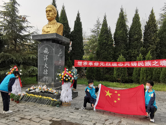 竹山二中：祭拜革命先烈 赓续红色血脉
