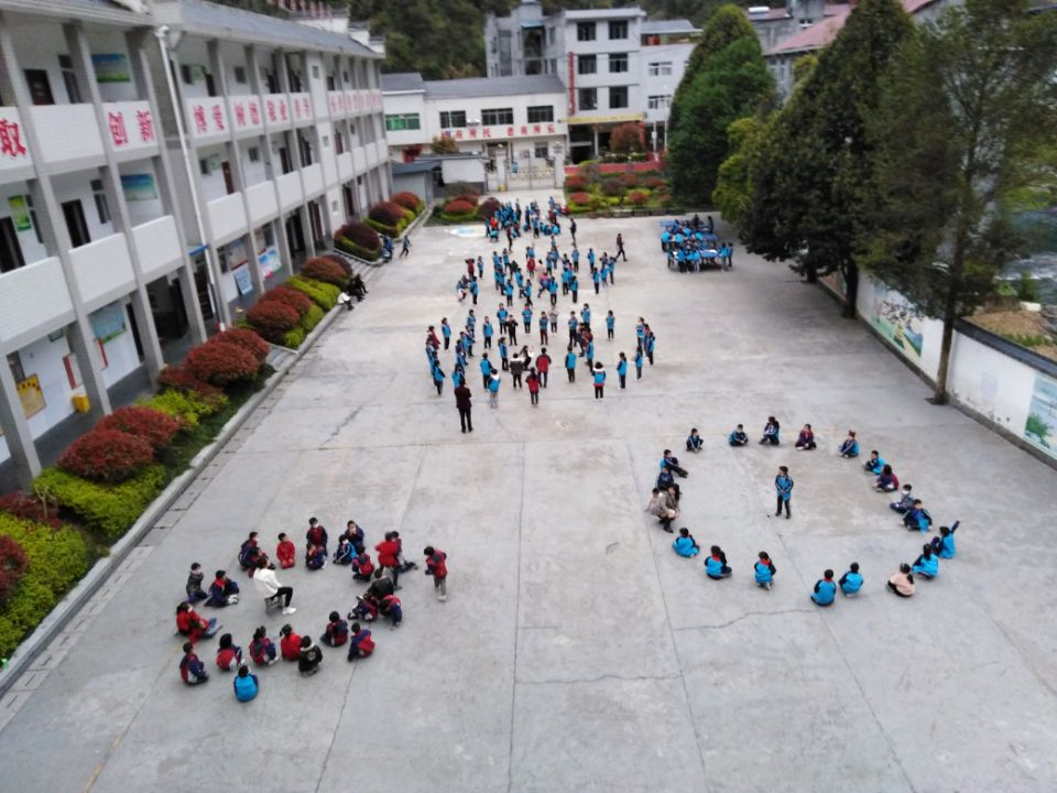 公祖小学开展中小学生“减负”活动