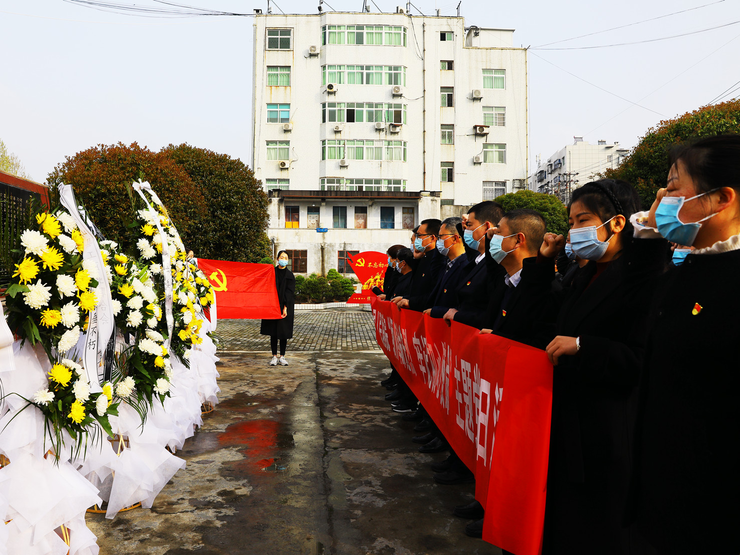 縣人民醫(yī)院：緬懷先烈  文明祭祀