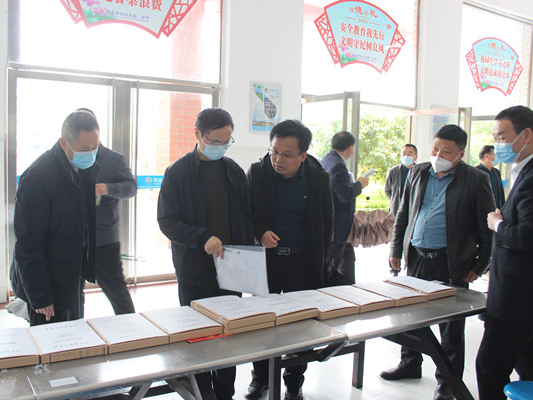 竹山二中：“四盯”守护校园安全