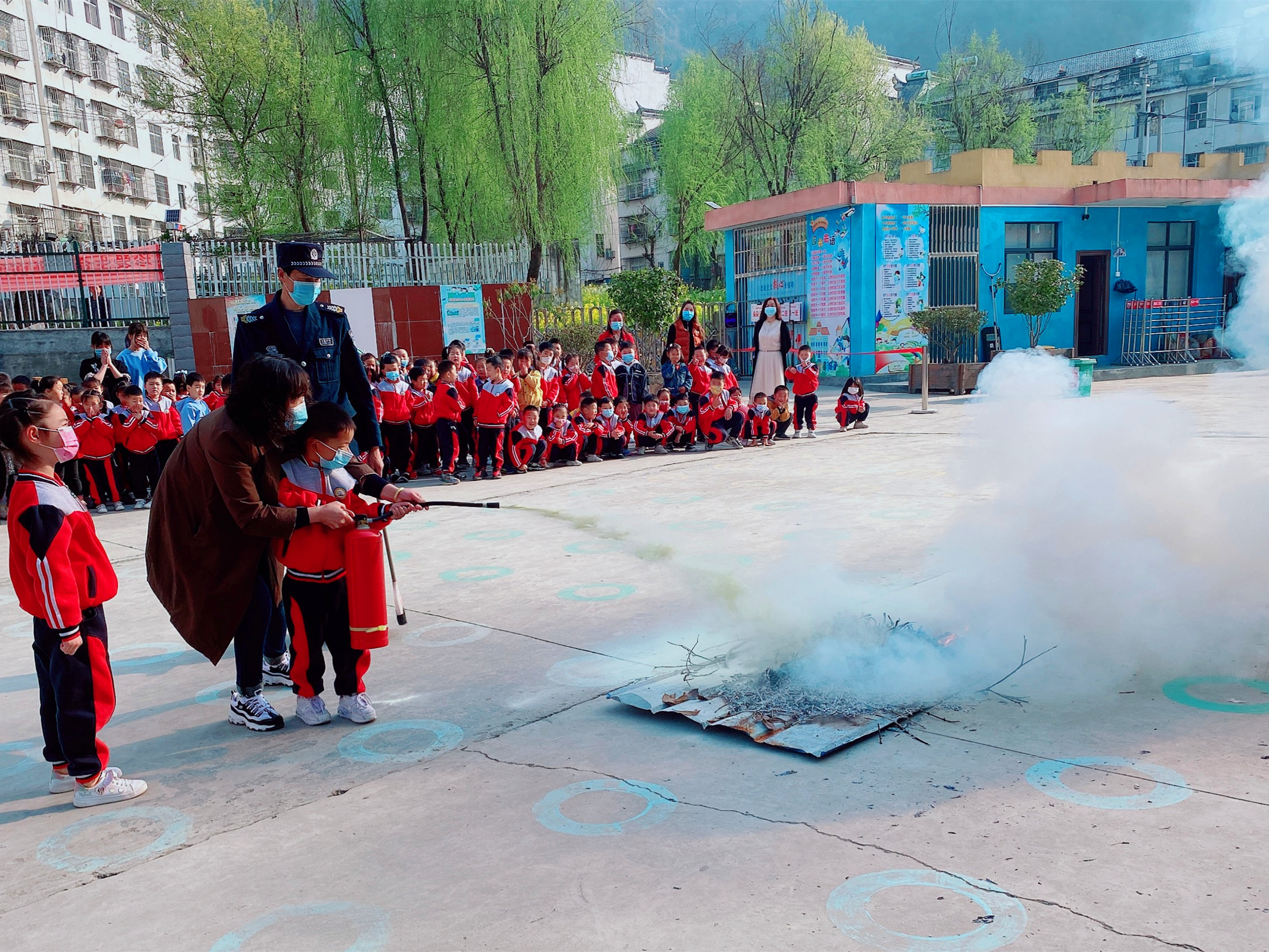 官渡中心幼儿园：消防演练，安全“童”行