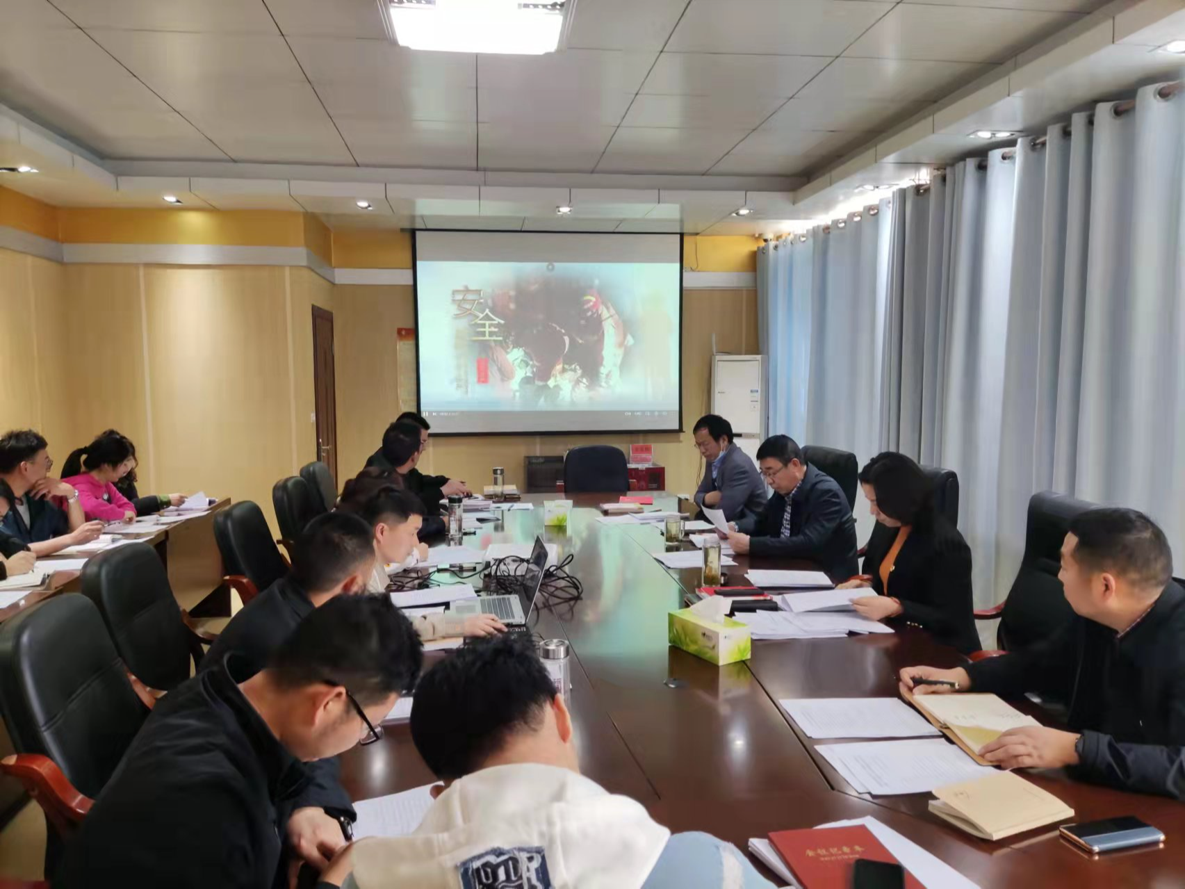 县投资公司部署安全生产百日攻坚行动