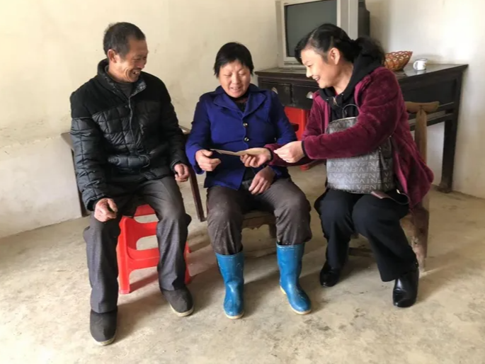 官渡镇财政所开展“户户走到”促振兴