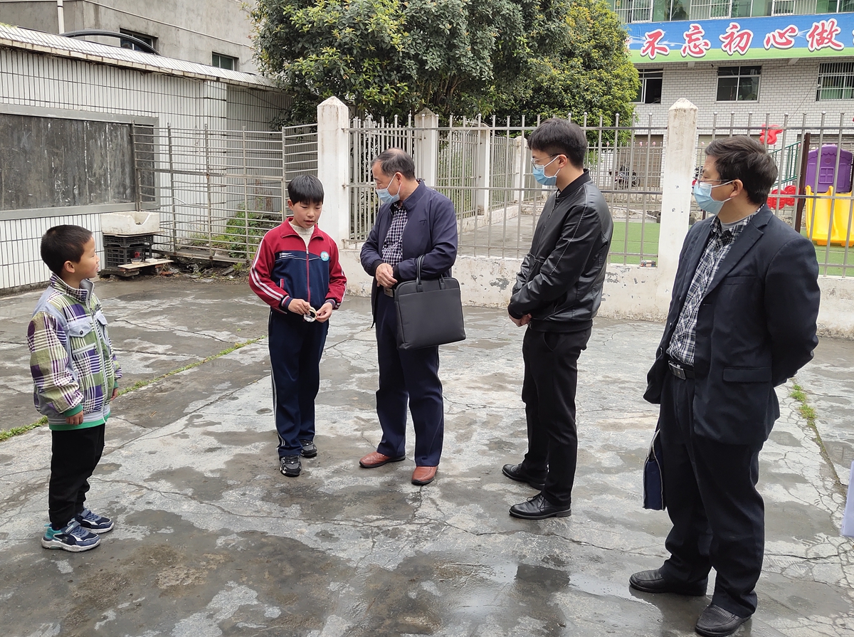 秦古镇中心学校：精准排查立行立改保安全