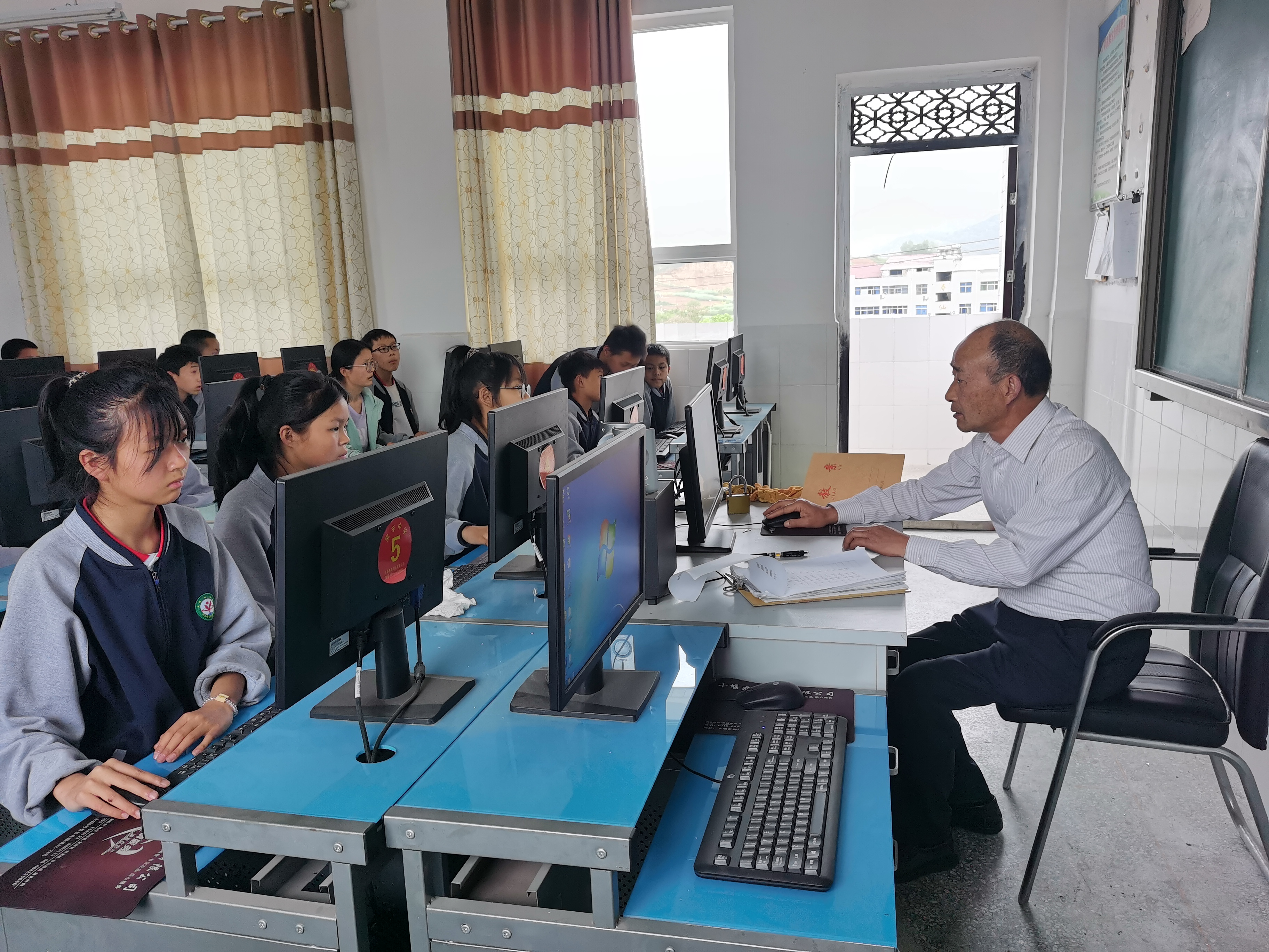 宝丰中学扎实开展学生行为情绪测评活动