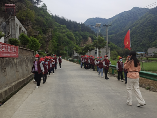 双台乡：志愿服务美家园
