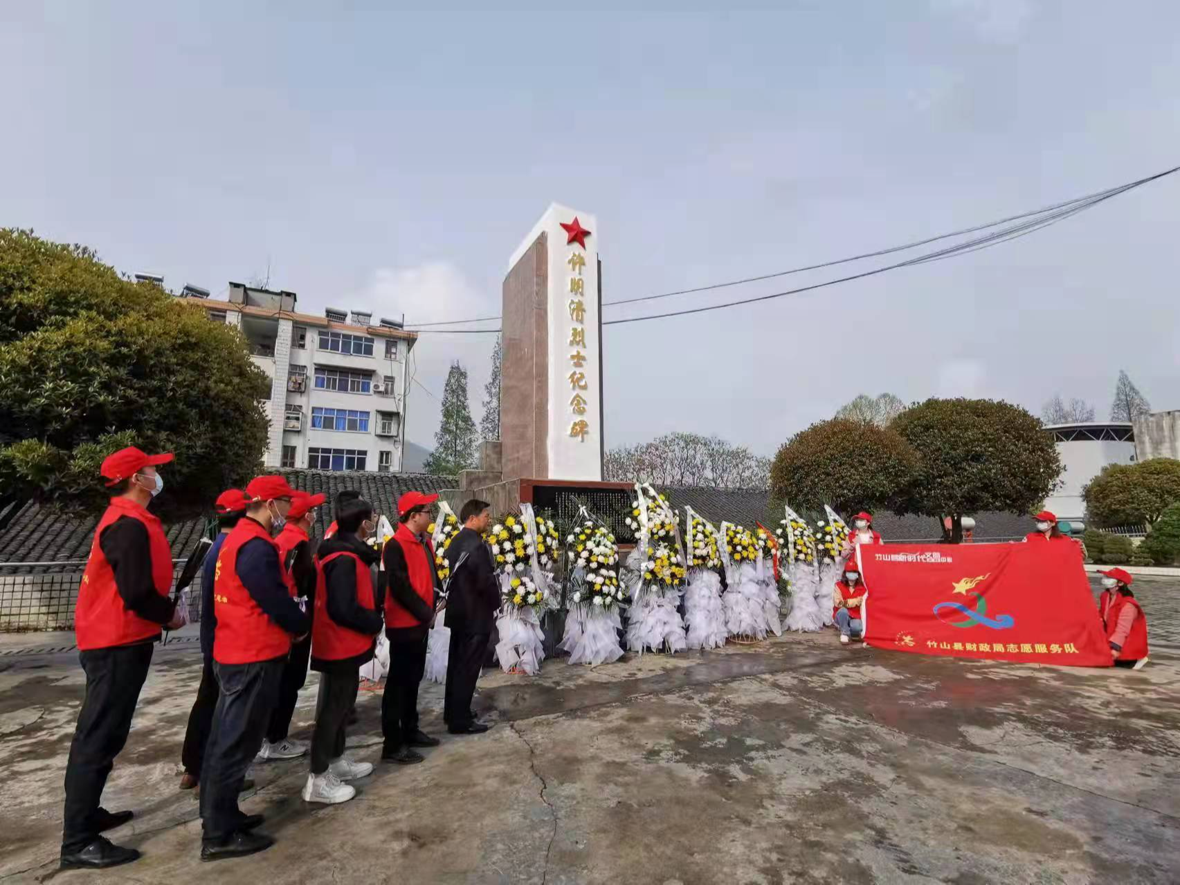县财政局:清明祭扫 缅怀先烈