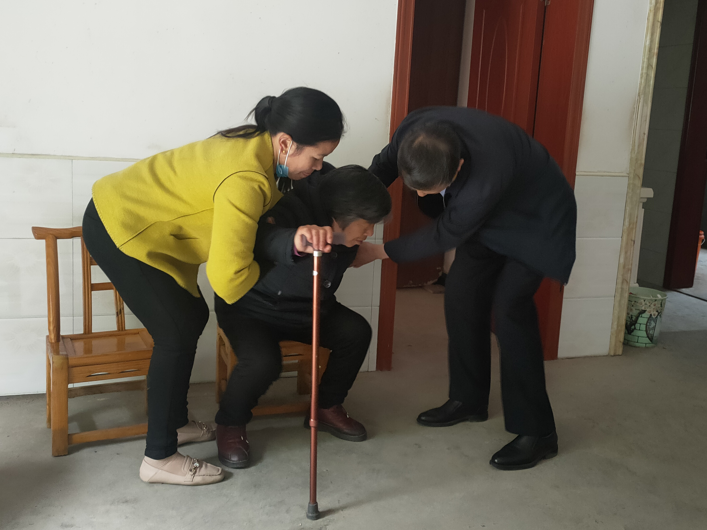 双台乡：上门服务暖民心