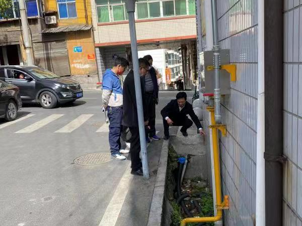 县发改局：开展“三认”聚党心 办好“实事”为人民
