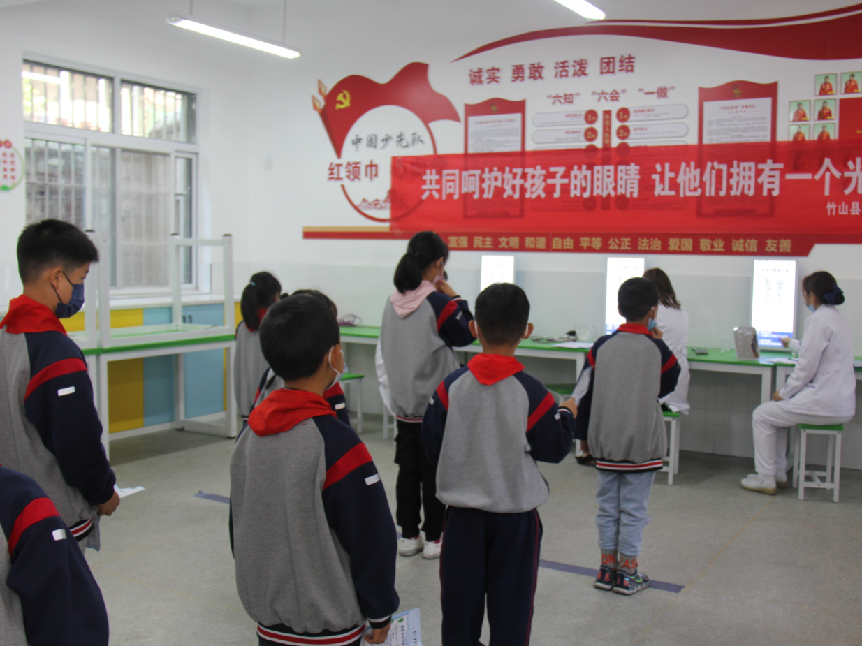 县实验小学：爱眼护眼 保护视力